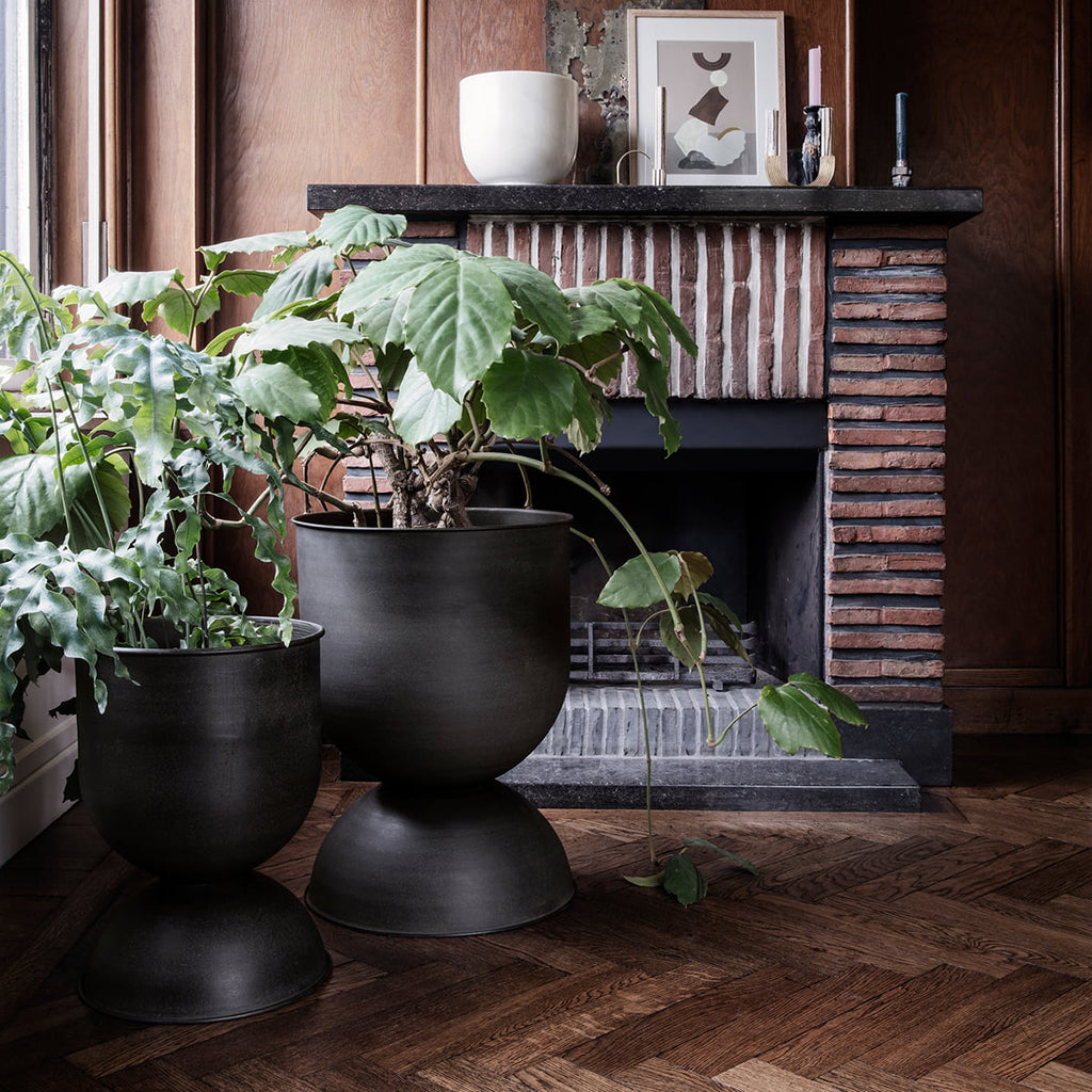Ferm Living Hourglass Pot - Medium.