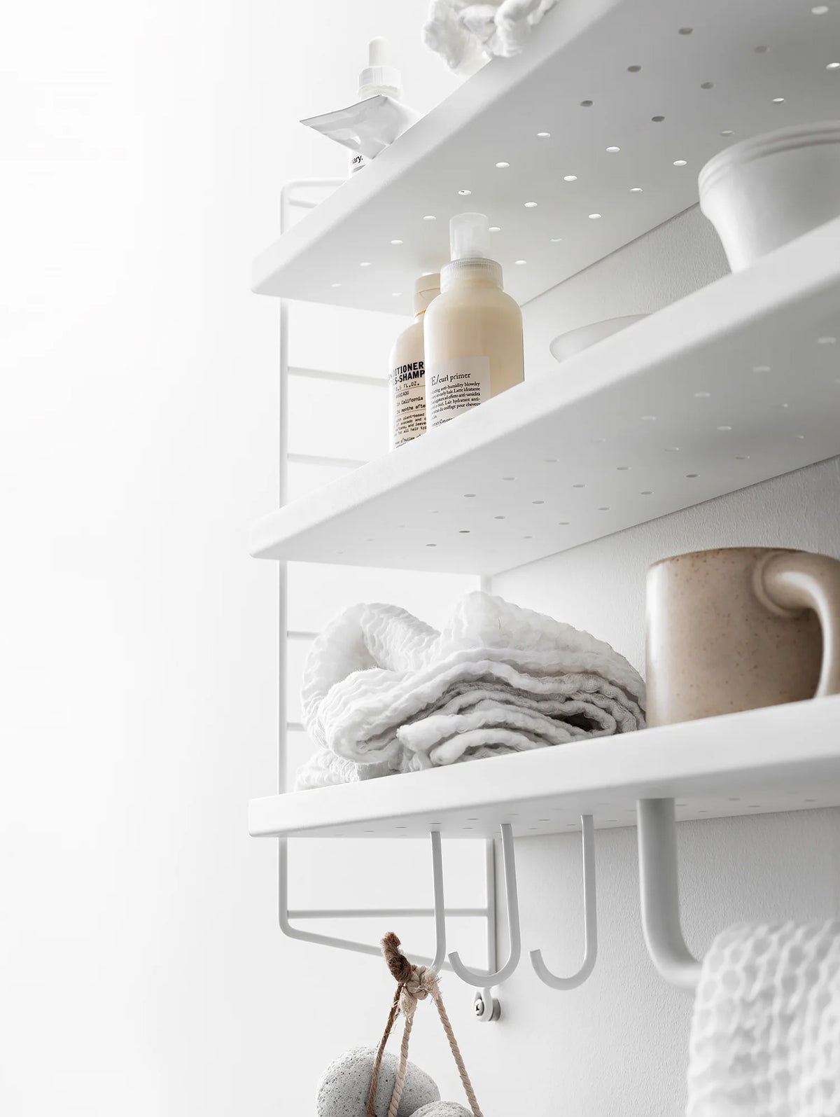 String Pocket Metal Shelf - White.