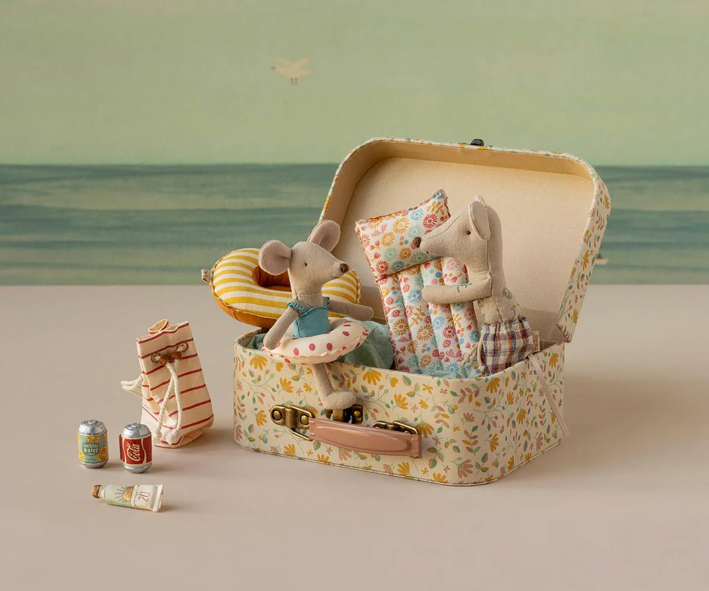 Maileg Beach Mouse with Air Mattress, Dad - Flower