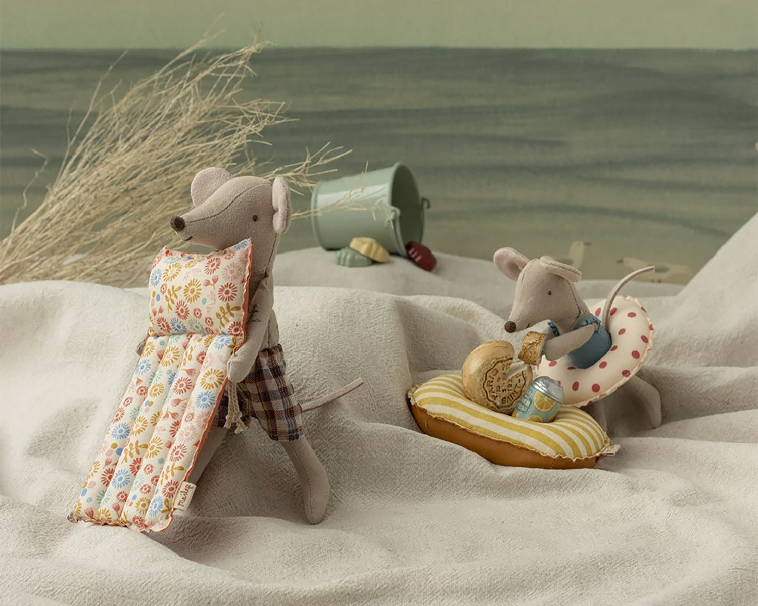 Maileg Beach Mouse with Air Mattress, Dad - Flower