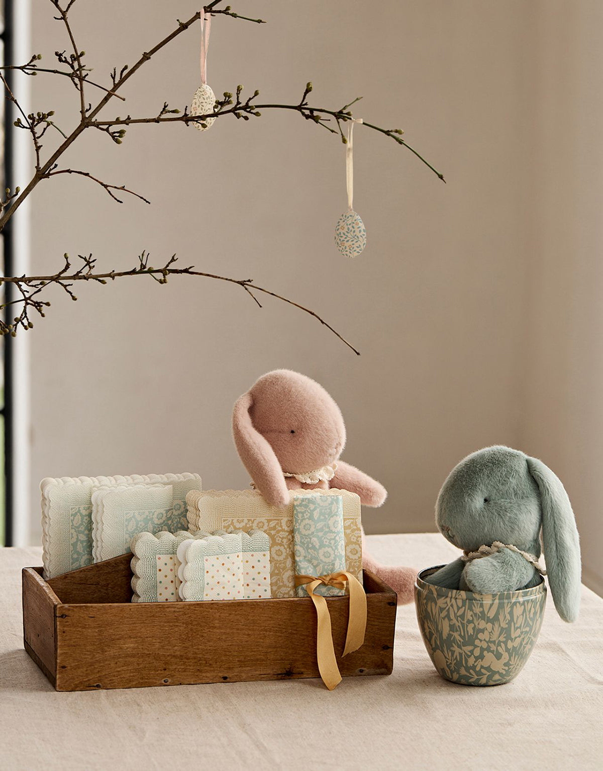 Maileg Easter Egg with Bunny - Powder