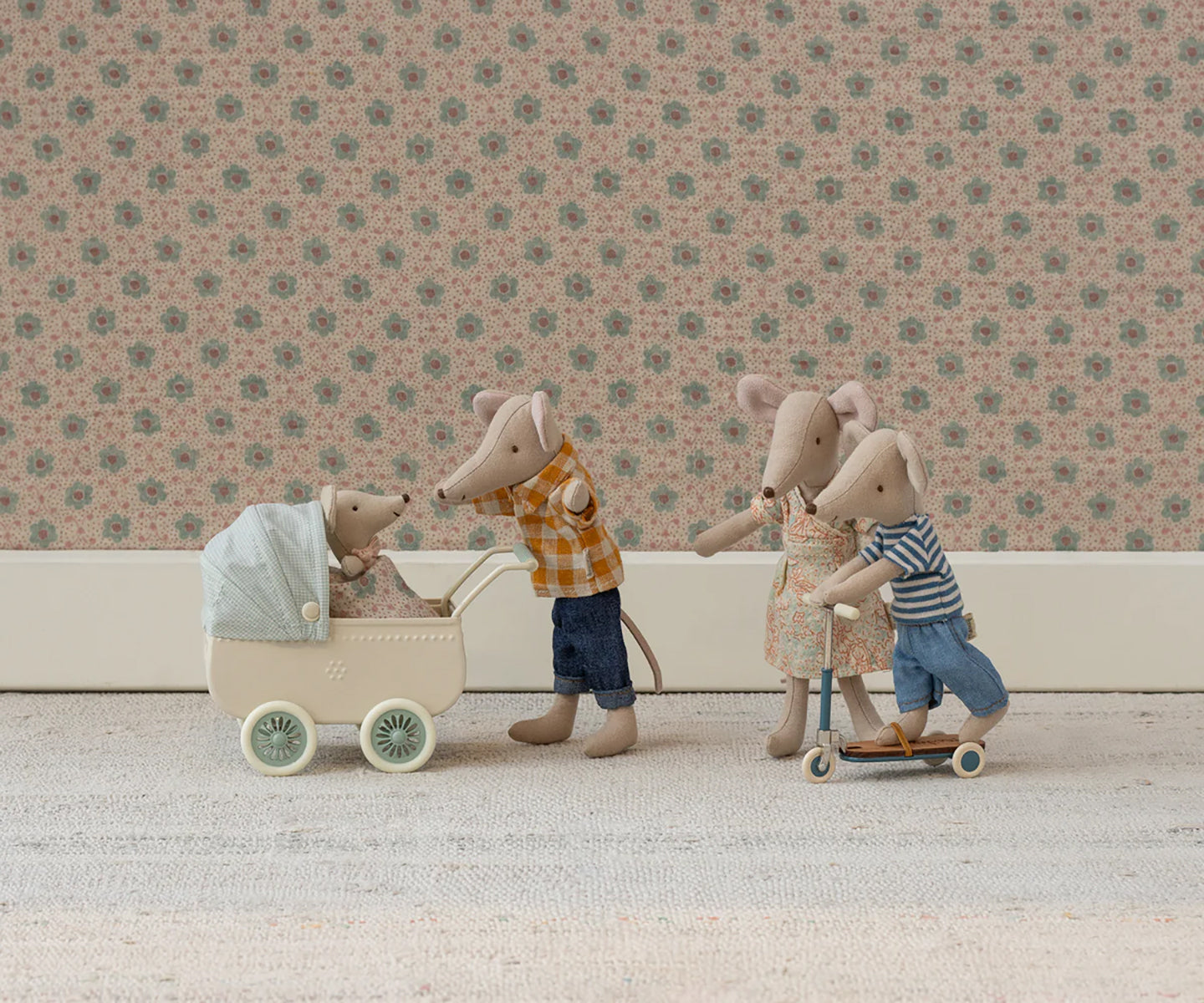 Maileg Kick Board, Mouse - Blue.