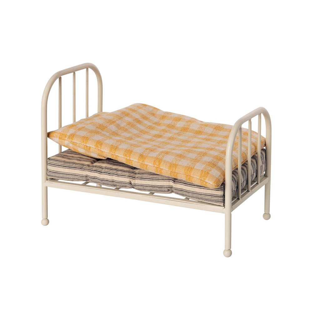 Maileg Vintage Bed Teddy Junior.