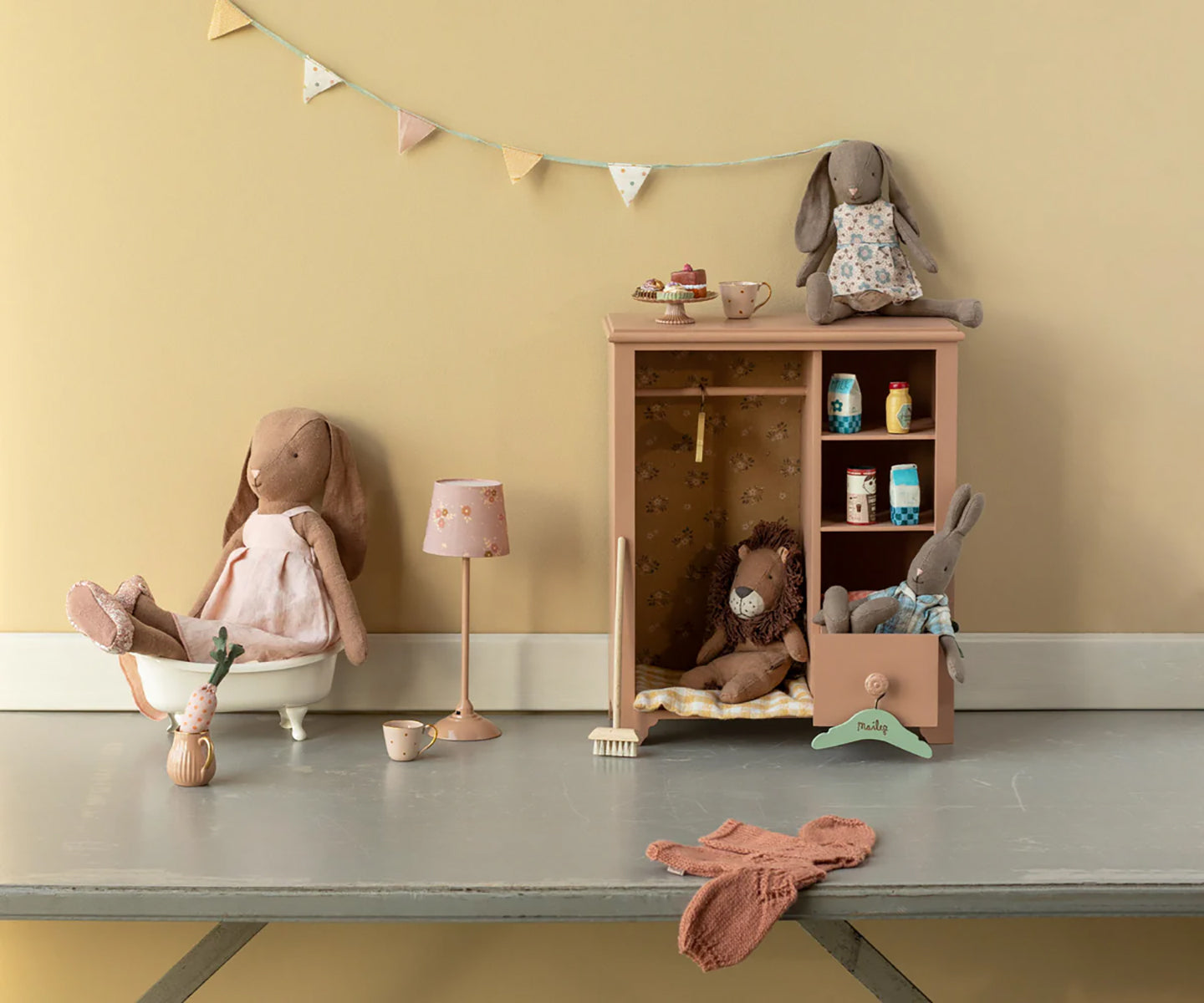 Maileg Miniature Floor Lamp - Dark Powder