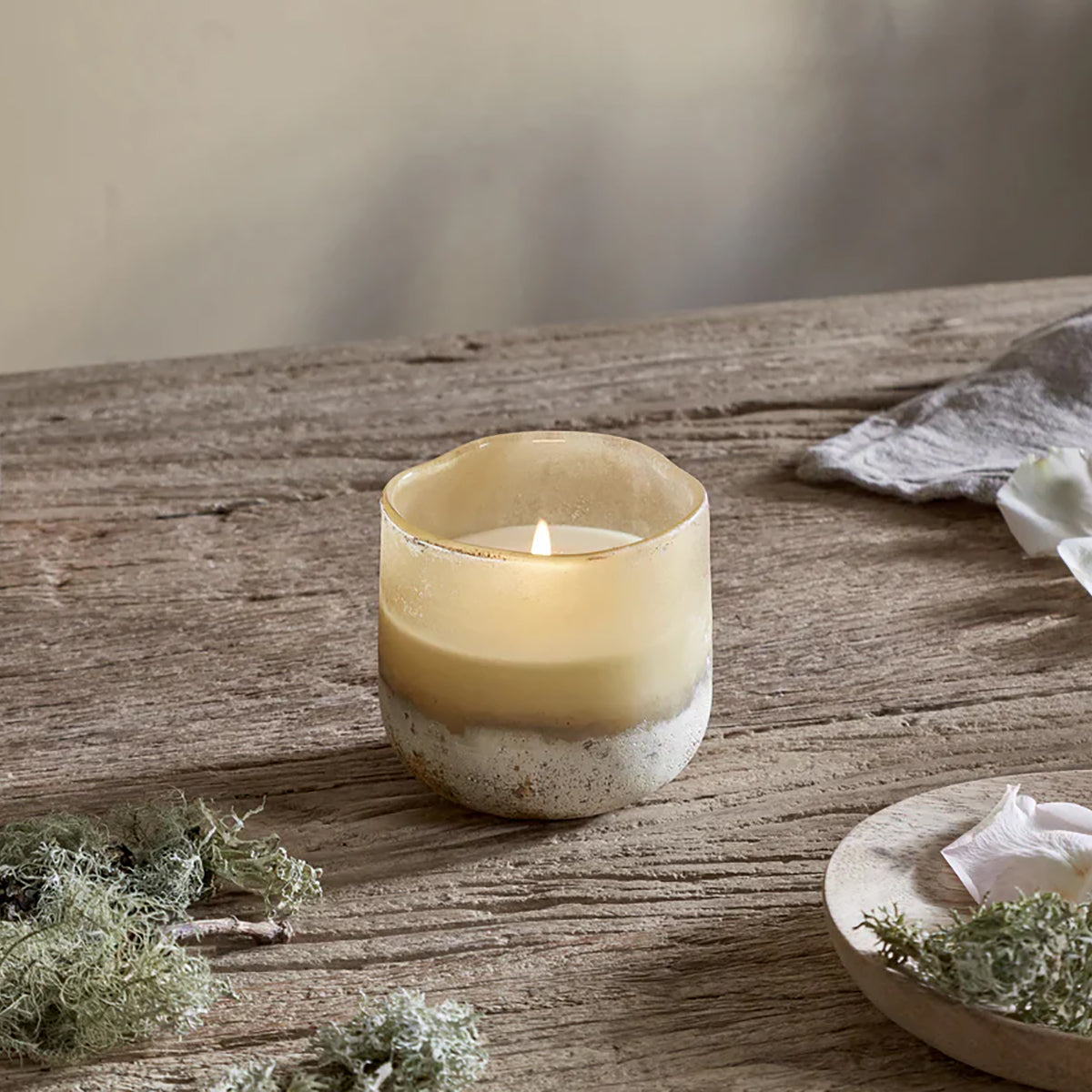 Nkuku Scented Candle - Oakmoss & Rose